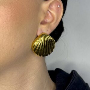 GOLD SHELL EARRING