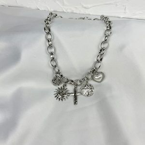 ΚΟΛΙΕ ΜΕ CHARMS